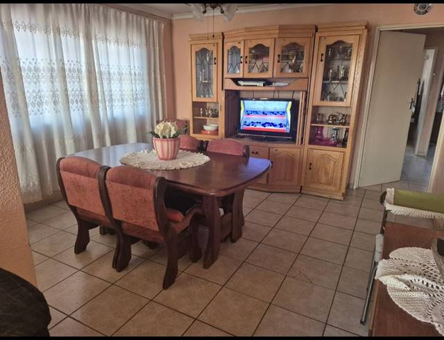 3 BEDROOM HOUSE FOR SALE IN ENNERDALE EXT 1